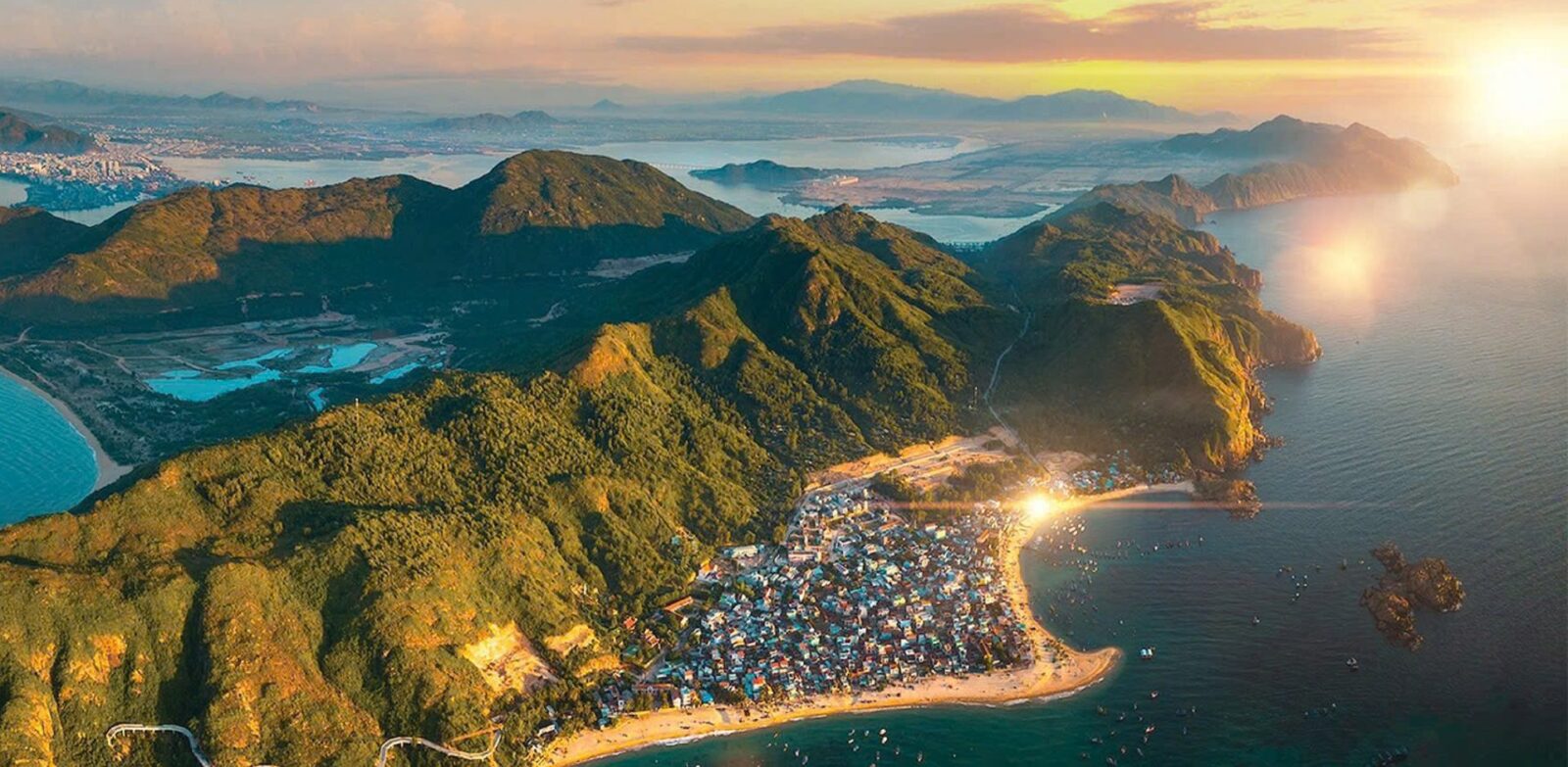 Toàn cảnh Kỳ Co – Eo Gió, Nhơn Lý, phường Quy Nhơn Đông nhìn từ trên cao